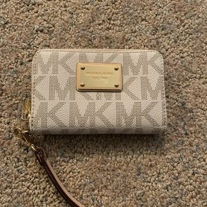 Cute wallet and in great condition